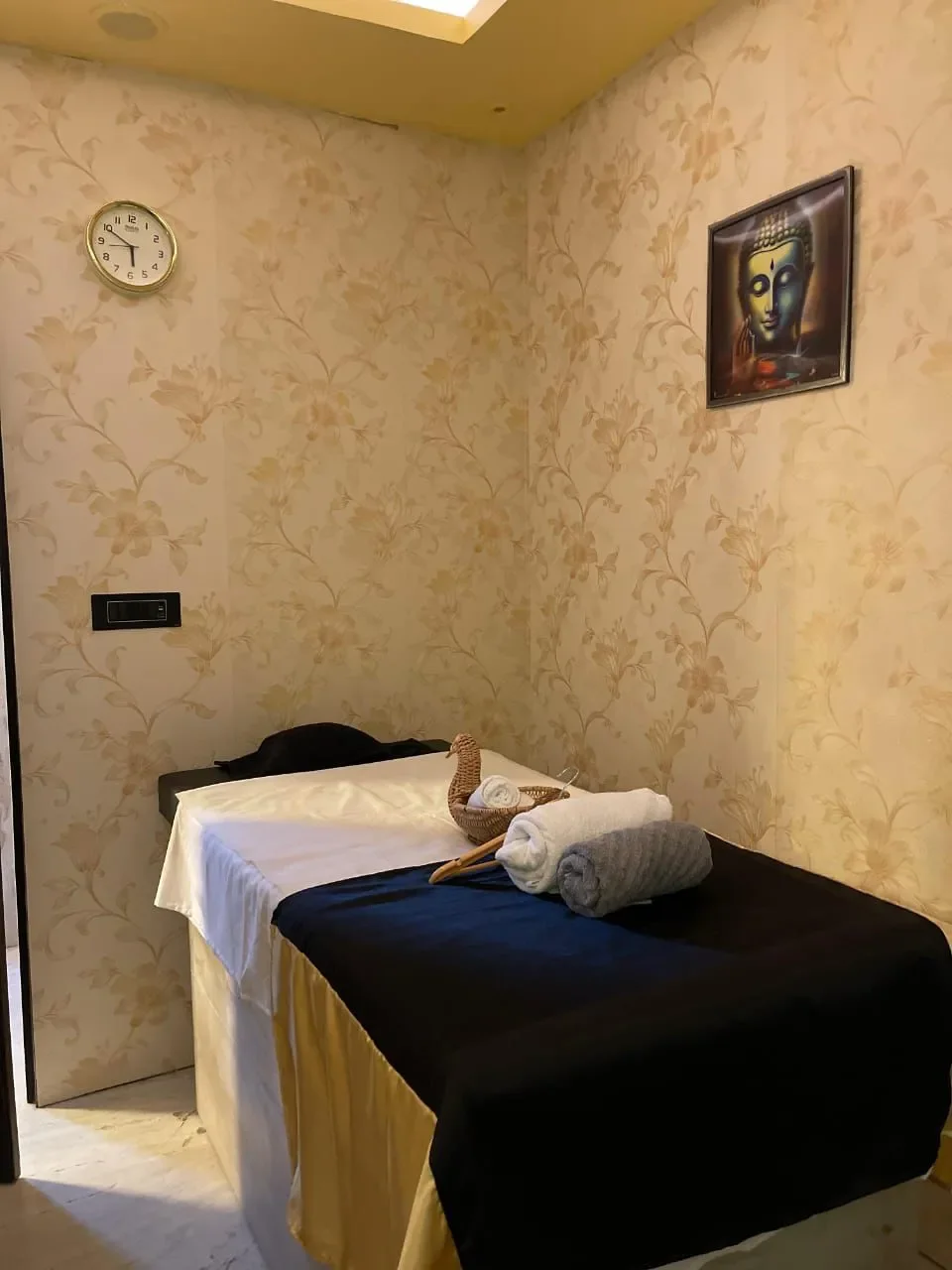 Serene Therapy Room with Massage Table, Towel Art and Buddha Art at Amazing Wellness Spa Lajpat Nagar
